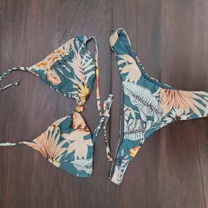 Pretty Tropical print bikini set😍😍😍